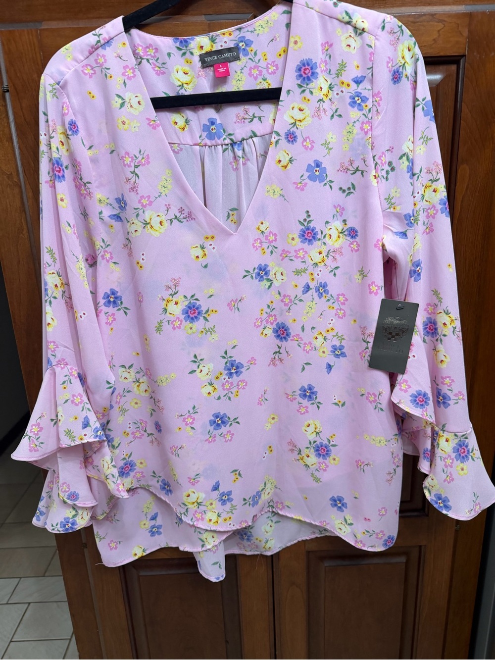 Vince Camuto Pink Floral V-Neck Ruffle Sleeve Blouse - NWT Size L